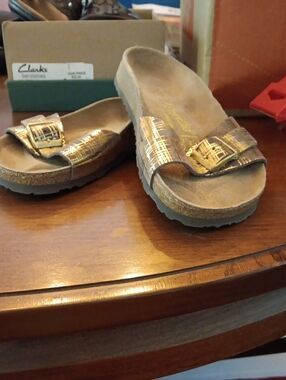 NWOT Birkenstock Women's 7 Madrid Sandals with Metallic Gold Buckle